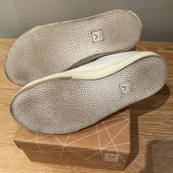 VEJA Esplar Bastille with Tilapia Beige Back - Picture 6 of 7